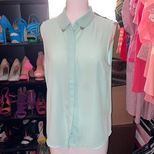 Mint sleeveless button down